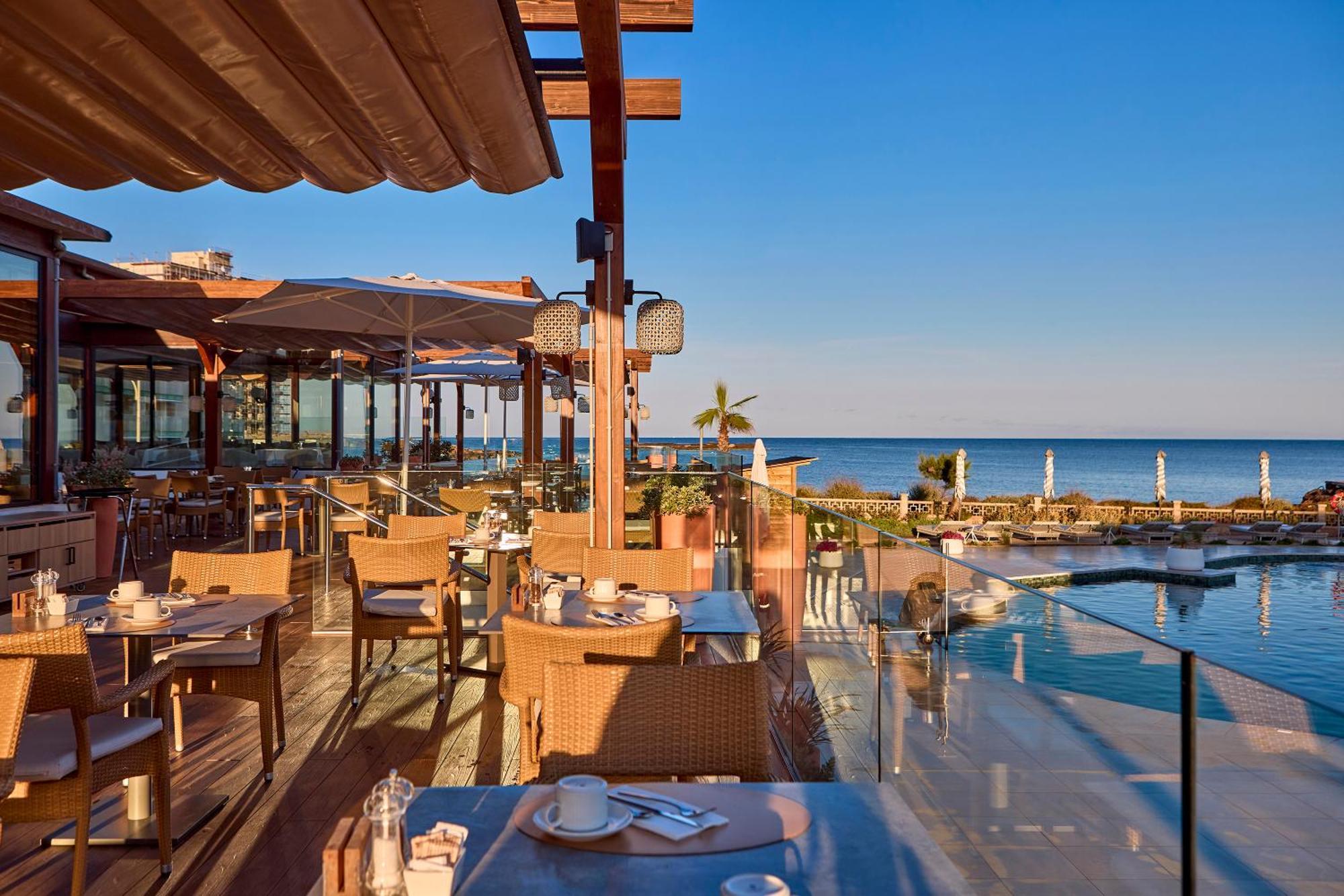 Universal Grand Leon & Hotell 5*